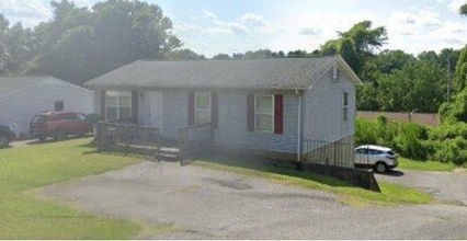 Building Photo - 915 Royal Dr