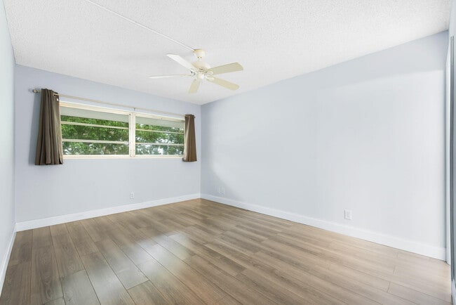 Building Photo - 1340 NE 28th Ave