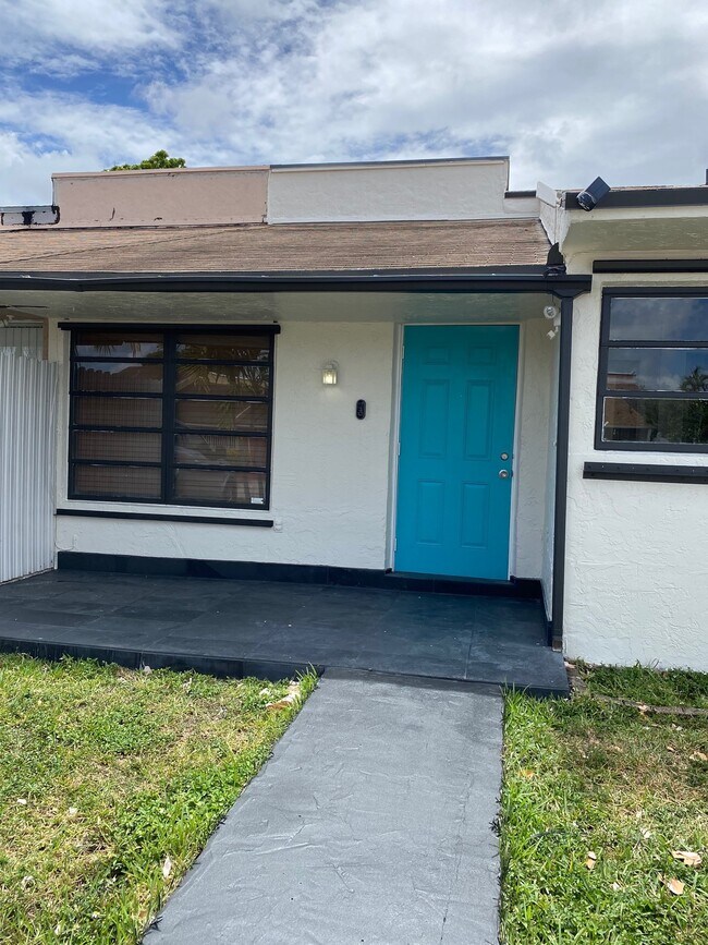 Building Photo - 514 SW 96th Ct