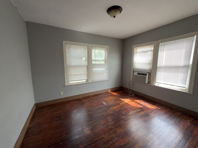 Building Photo - 1552 Lombardy St