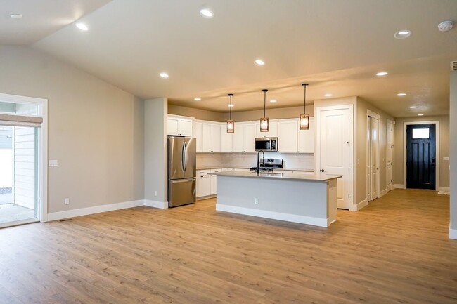 Building Photo - Incredible New 3 Bedroom Home in Post Fall...