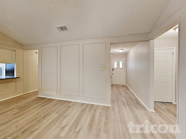 Building Photo - 802 Wind Brooke Dr