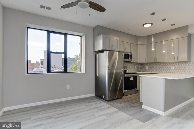 Building Photo - 400 N Highland Ave
