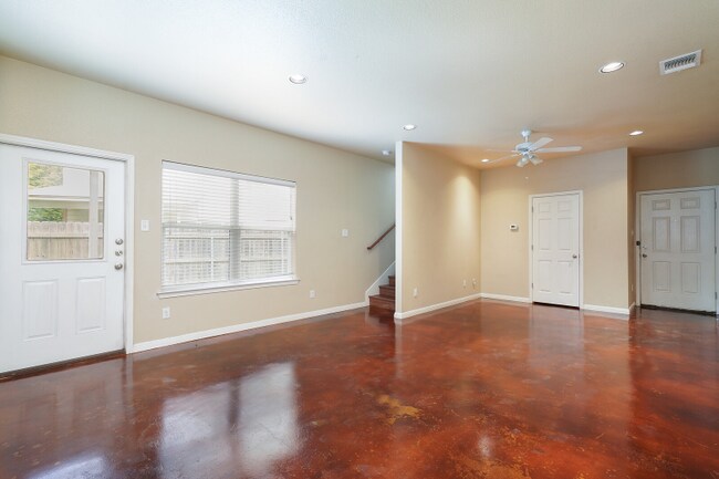 Building Photo - 545 Advantage Dr