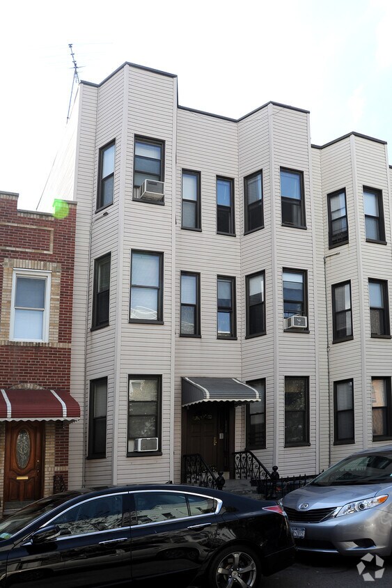 Primary Photo - 97 Diamond St