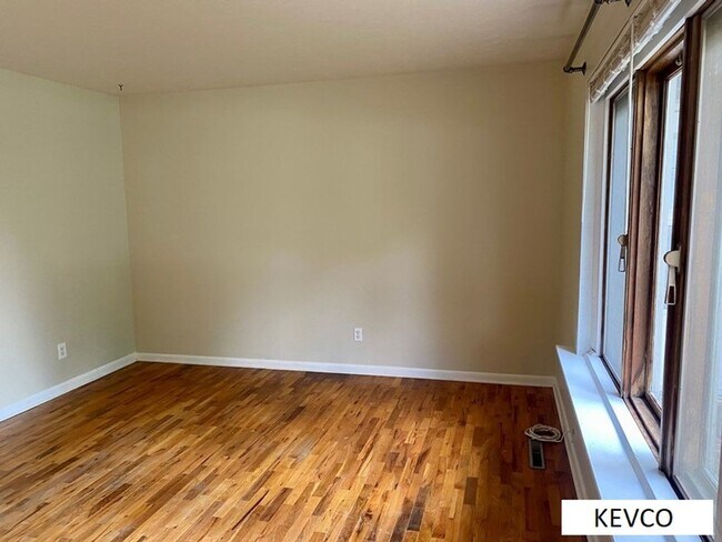 Foto del edificio - 1100-1102 Castlerock Dr