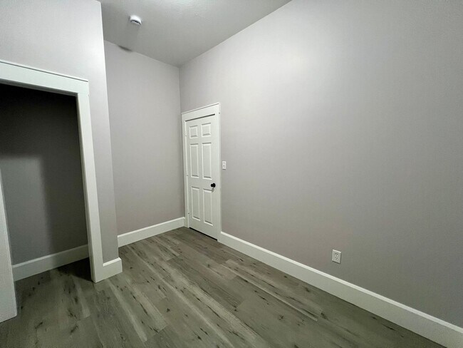 Foto del edificio - BRAND NEW! 2 Bedroom/1 Bathroom Unit For Lease in Delavan, Illinois