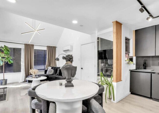Foto del edificio - 9821 Walnut St