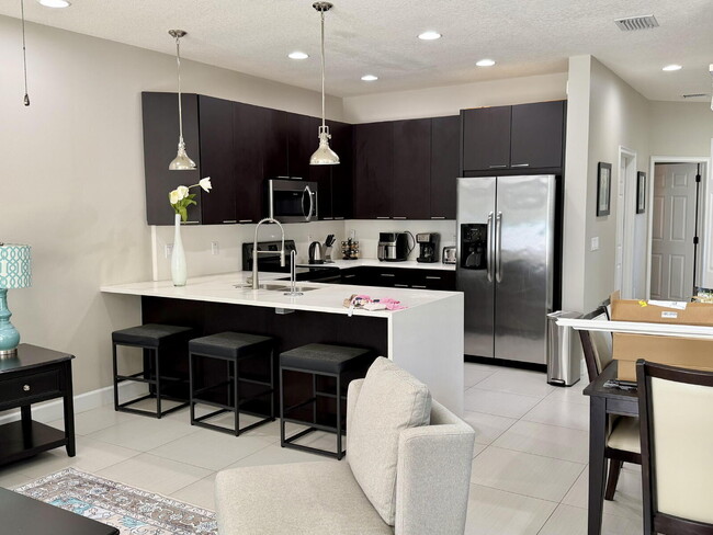 Foto del edificio - Furnished 3BR Townhome in Clermont