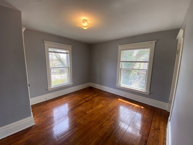Building Photo - 621 Stanley Terrace NE
