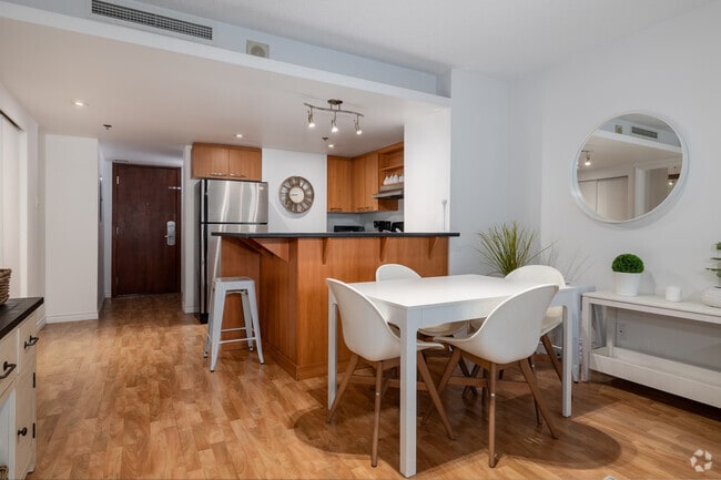 1BR, 1BA - 650SF Dining Room - Le Demetrius