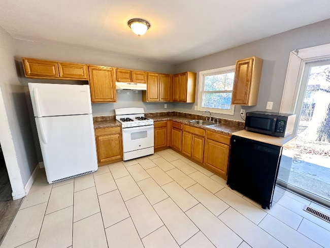 Building Photo - 150 Orange Ave