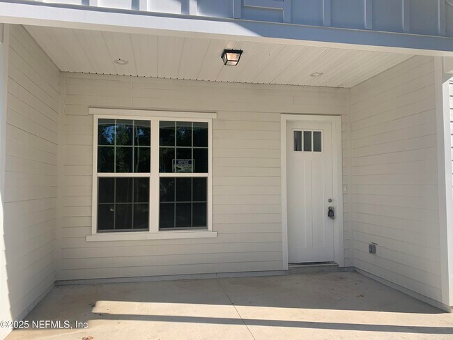 Foto del edificio - 5871 Collins Rd