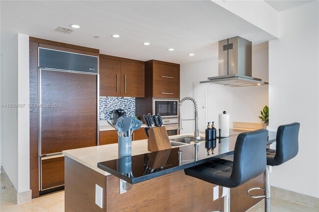 Building Photo - 495 Brickell Ave