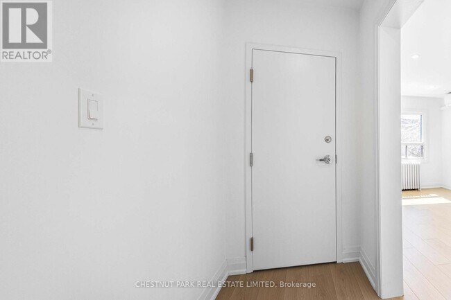 Photo du bâtiment - 54 McNairn Ave