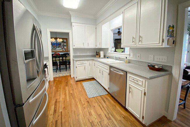 Foto del edificio - Beautifully FURNISHED Off Season 3bd/2.5 BA Single Family Home