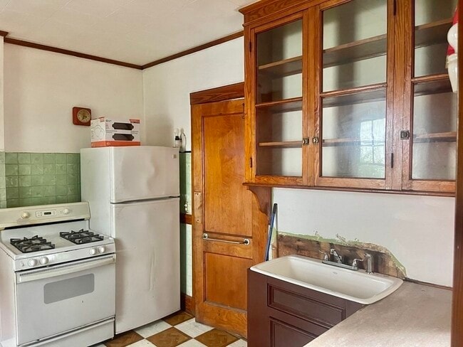 Building Photo - 47 Pleasant St