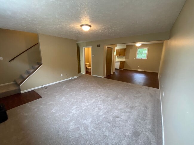 Building Photo - 122 Karen Way