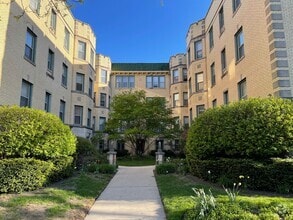 Building Photo - 824 Mulford St