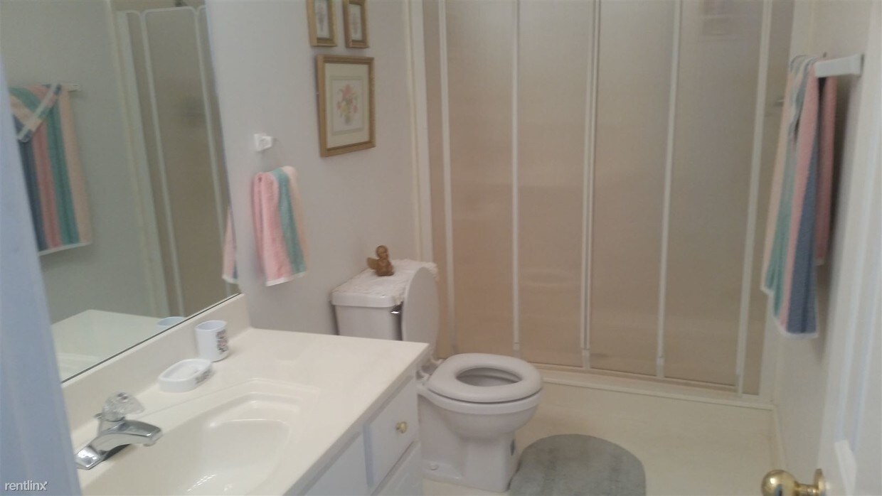 Building Photo - 1 br, 1 bath Apartment - 940 Riverview