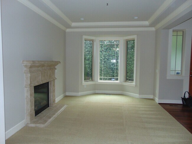 Foto del edificio - 4+ Bedroom/2.5 Bath Luxury Kirkland Home.  Spacious Home, Rose Hill Area!  A Must See!