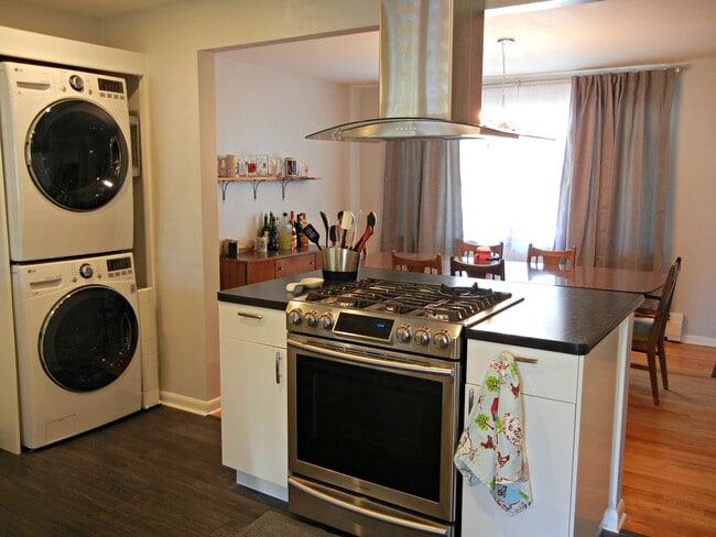 Kitchen Looking out to Dining Room - 955 Saulsbury St