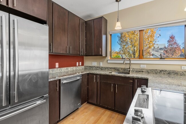 Building Photo - 677 Dennett St