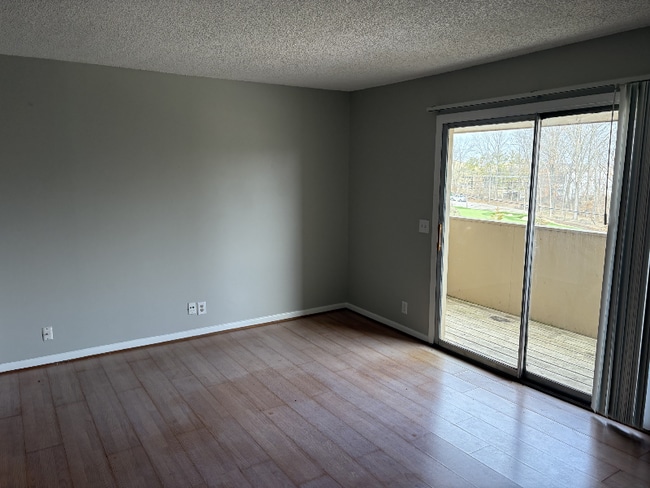 Building Photo - 515 Basswood Ave