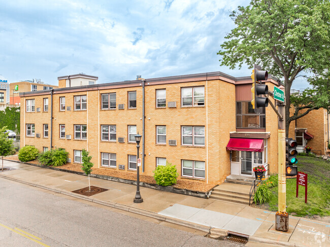 Building Photo - Chestnut Arms