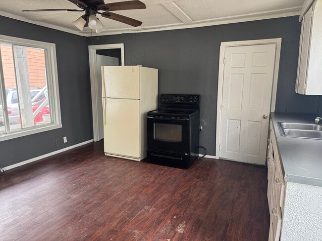 Building Photo - 12 Gold St