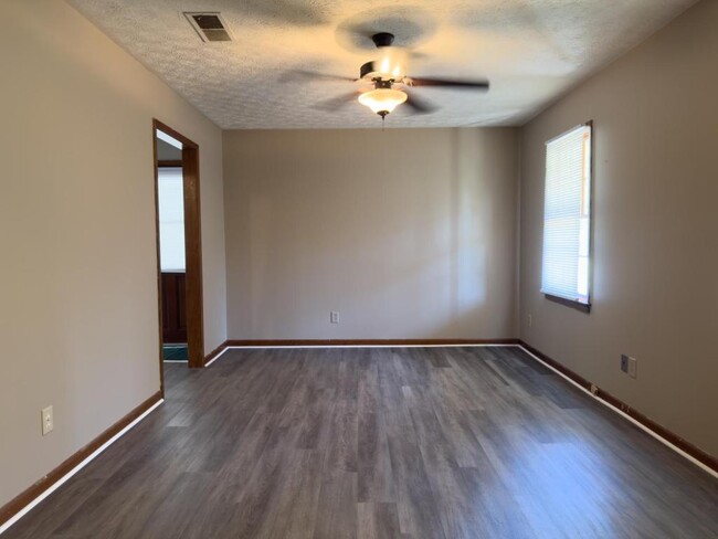 Building Photo - 2085 Killian Hill Rd SW