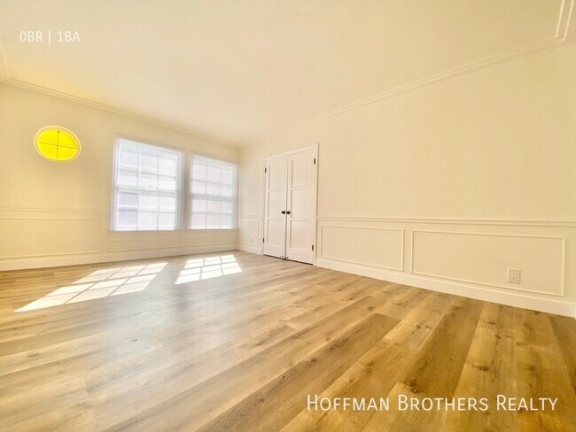Building Photo - 308 S Reeves Dr Beverly Hills, CA 90212