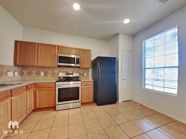 Building Photo - 16859 Mammoth Springs Dr