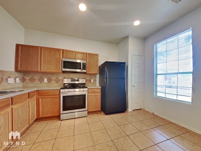 Foto del edificio - 16859 Mammoth Springs Dr