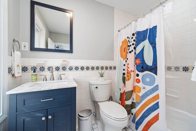 Building Photo - 2 Holden Ct