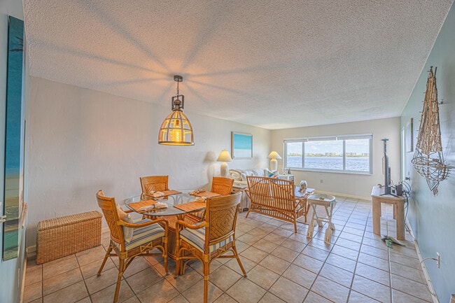 Foto del edificio - 1516 S Lakeside Dr