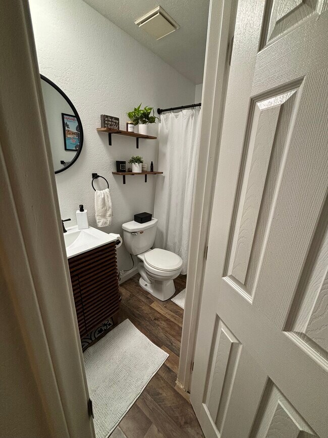 Building Photo - 510 N Villa Ct