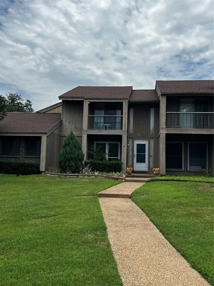 Building Photo - 12016 Leisure Dr