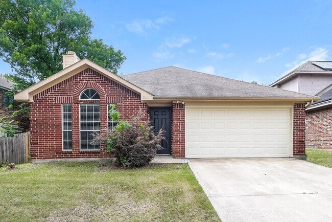 Building Photo - 1223 Reeves Ln