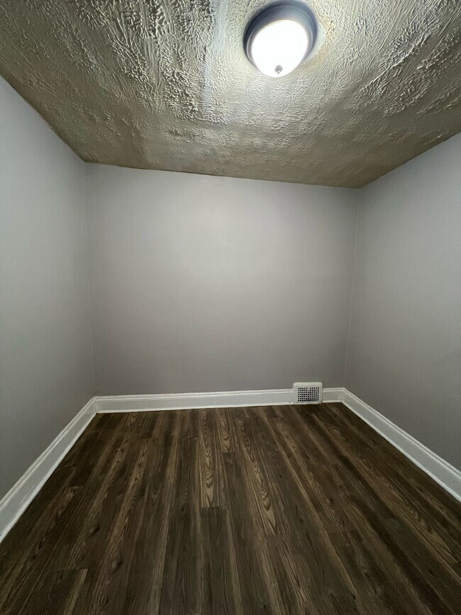 Foto del edificio - 3362 E 145th St