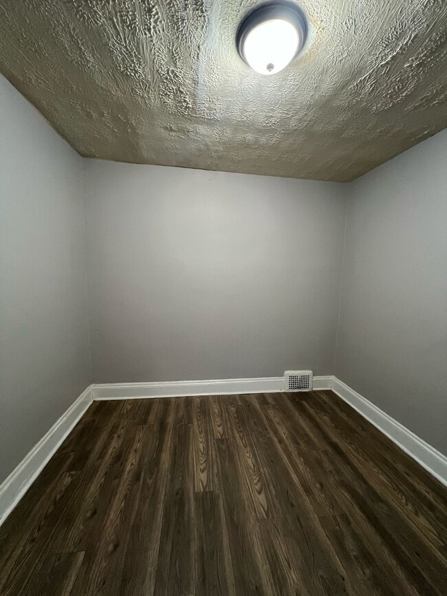 Foto del edificio - 3362 E 145th St