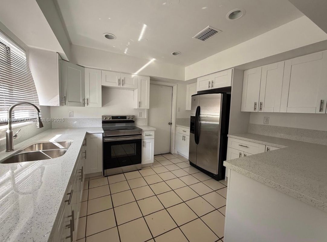 Foto principal - 2817 NW 8th St
