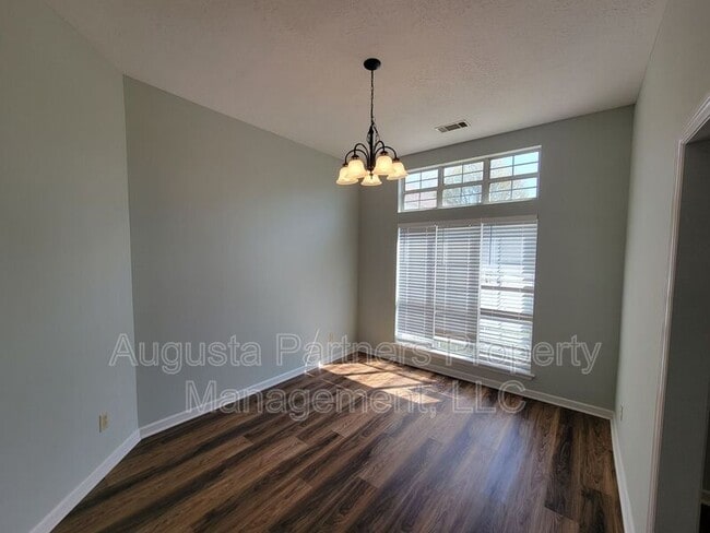 Foto del edificio - 948 Hunting Horn Wy