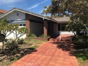 Building Photo - 14561 Laurel Ave