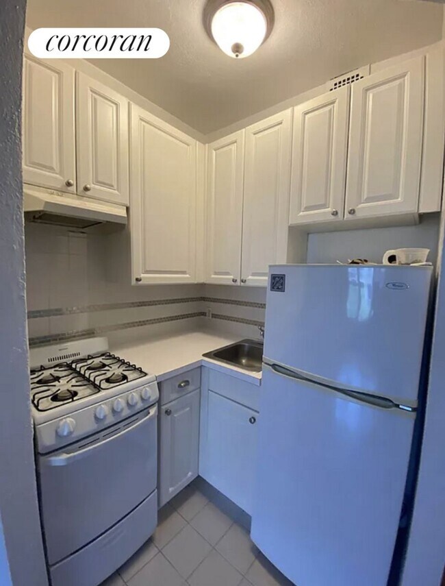 Foto del edificio - 443 E 83rd St