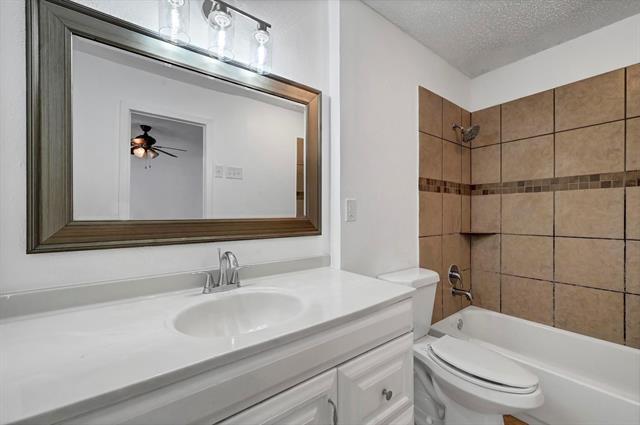 Foto principal - 2713 Charter Oak Dr