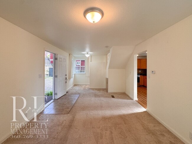 Building Photo - Private Retreat with Expansive Yard & Loft Space