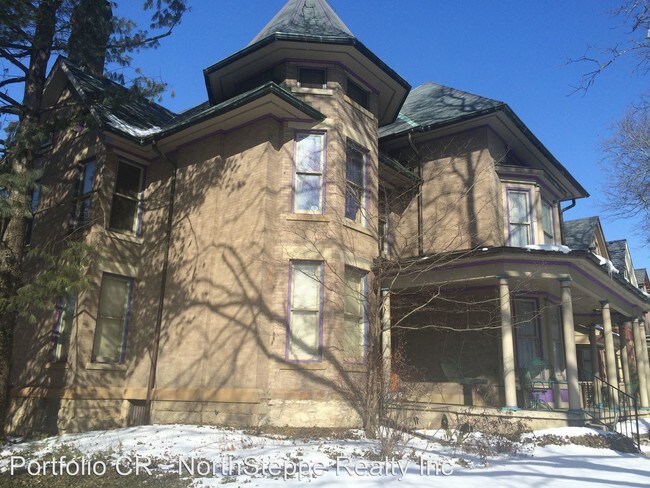 Building Photo - 4 br, 2 bath Apartment - 839 Neil Ave