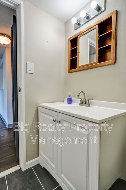 Foto del edificio - 3323 Forest Ln