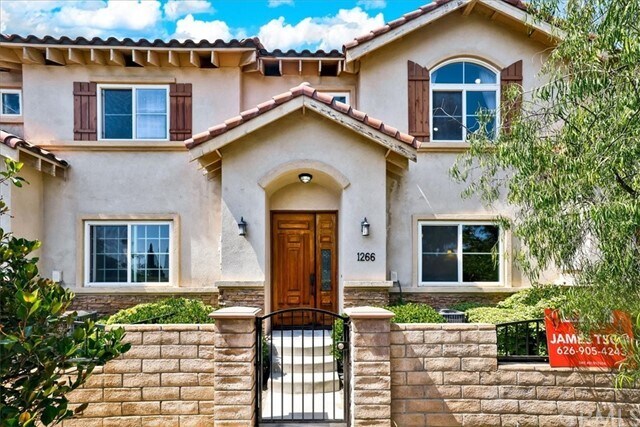 Foto principal - 1266 E Duarte Rd